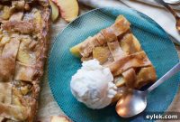 peach-vanilla slab pie