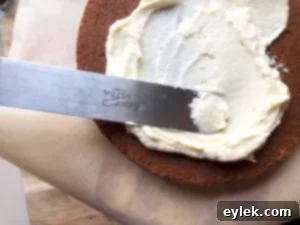 Stacking cake layers for frosting