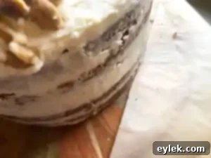 Smoothing cake sides