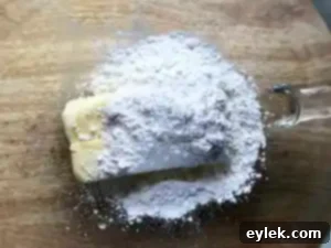 Butter and sugar creaming for shortbread dough