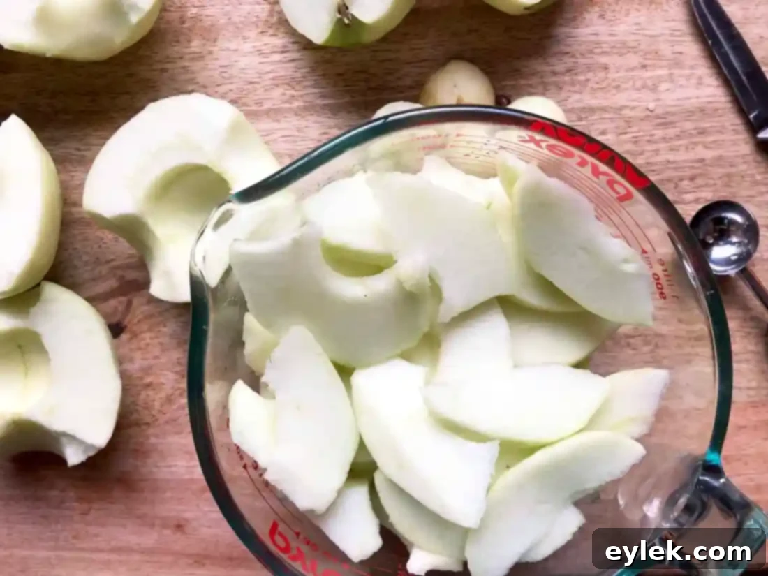 apple pie filling in a bowl