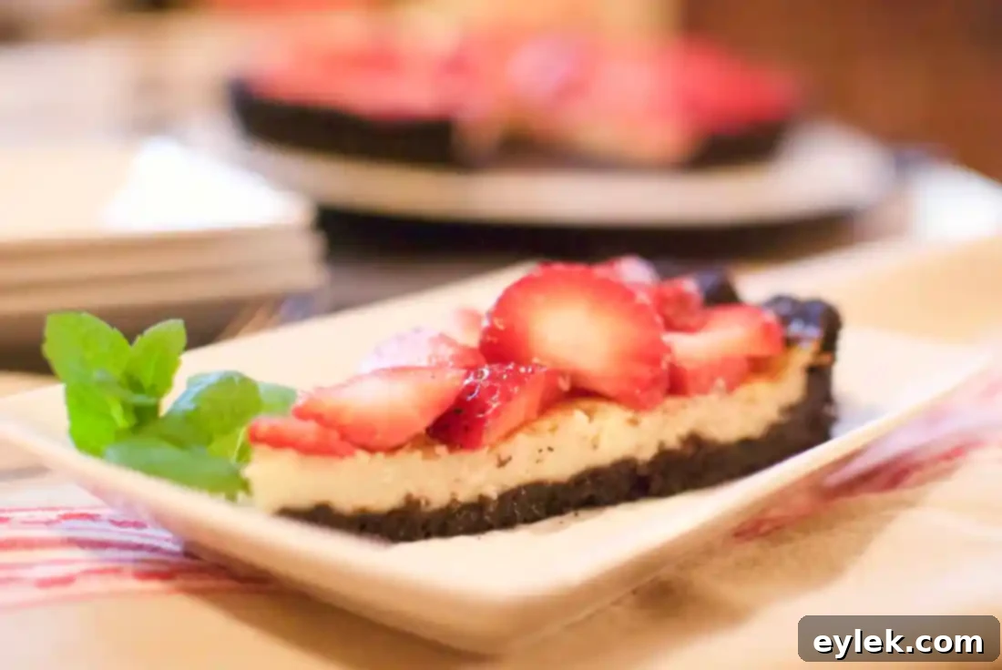 Mascarpone Tart with Strawberries sliced and served, showcasing its layers.