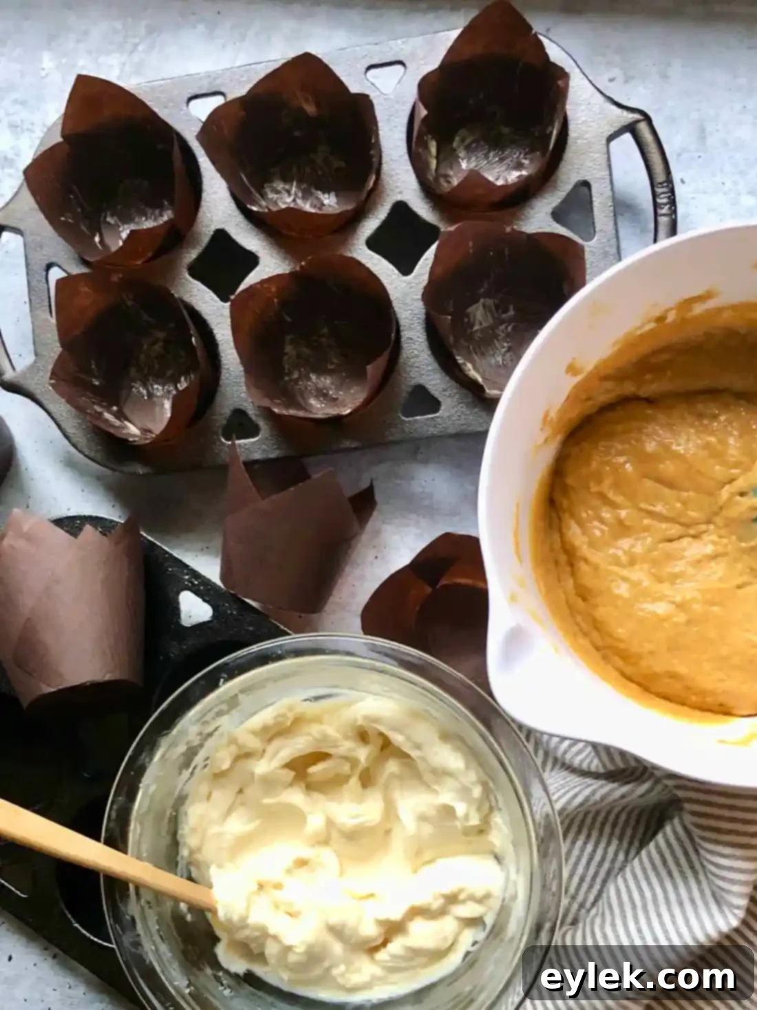cheesecake stuffed pumpkin muffins