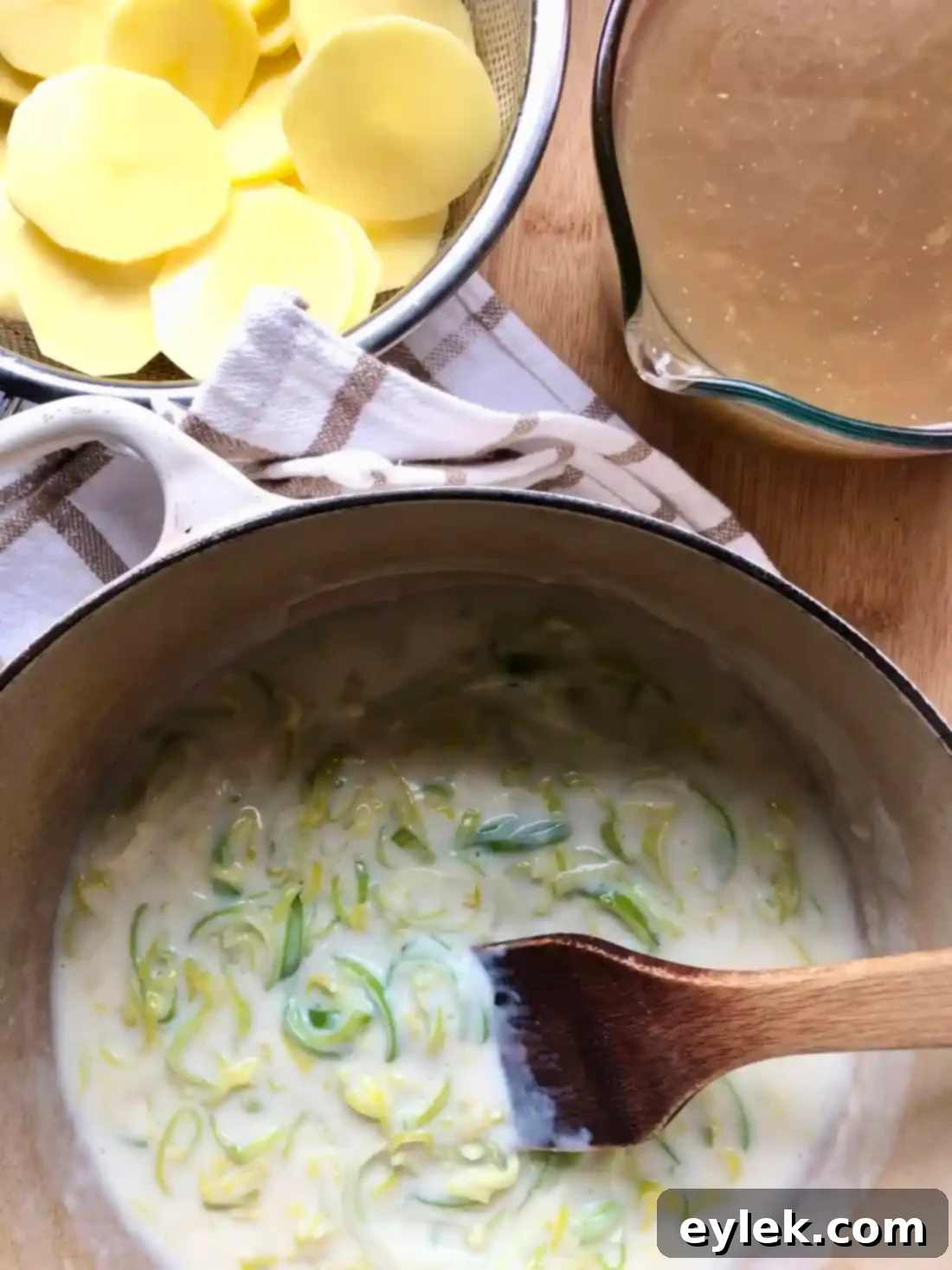 cheesy potato & leek soup