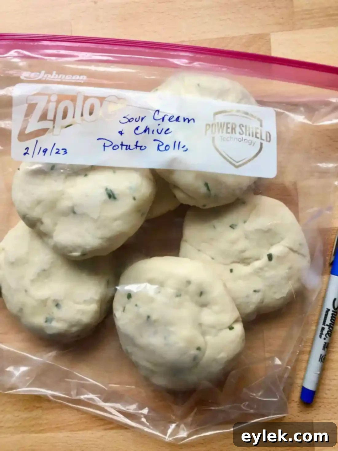 sour cream & chive potato rolls