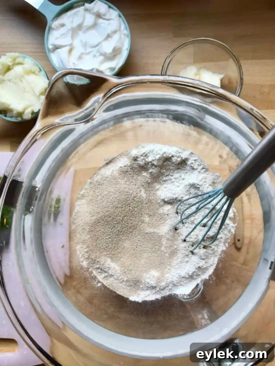 sour cream & chive potato rolls
