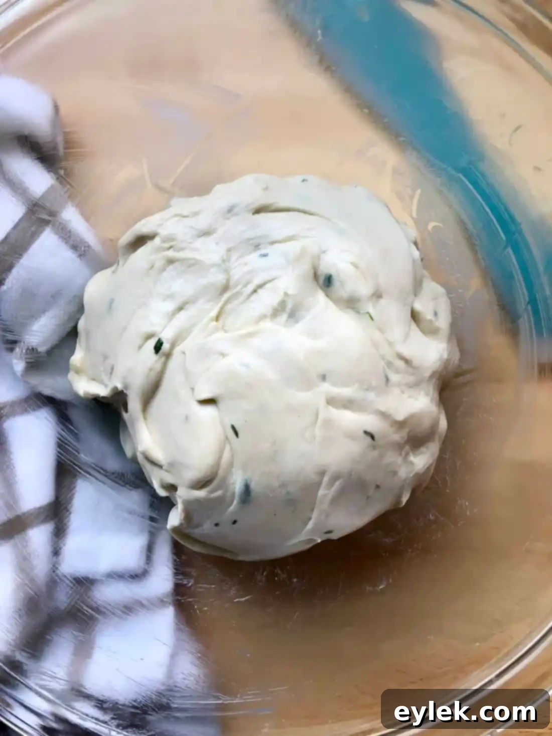 sour cream & chive potato rolls