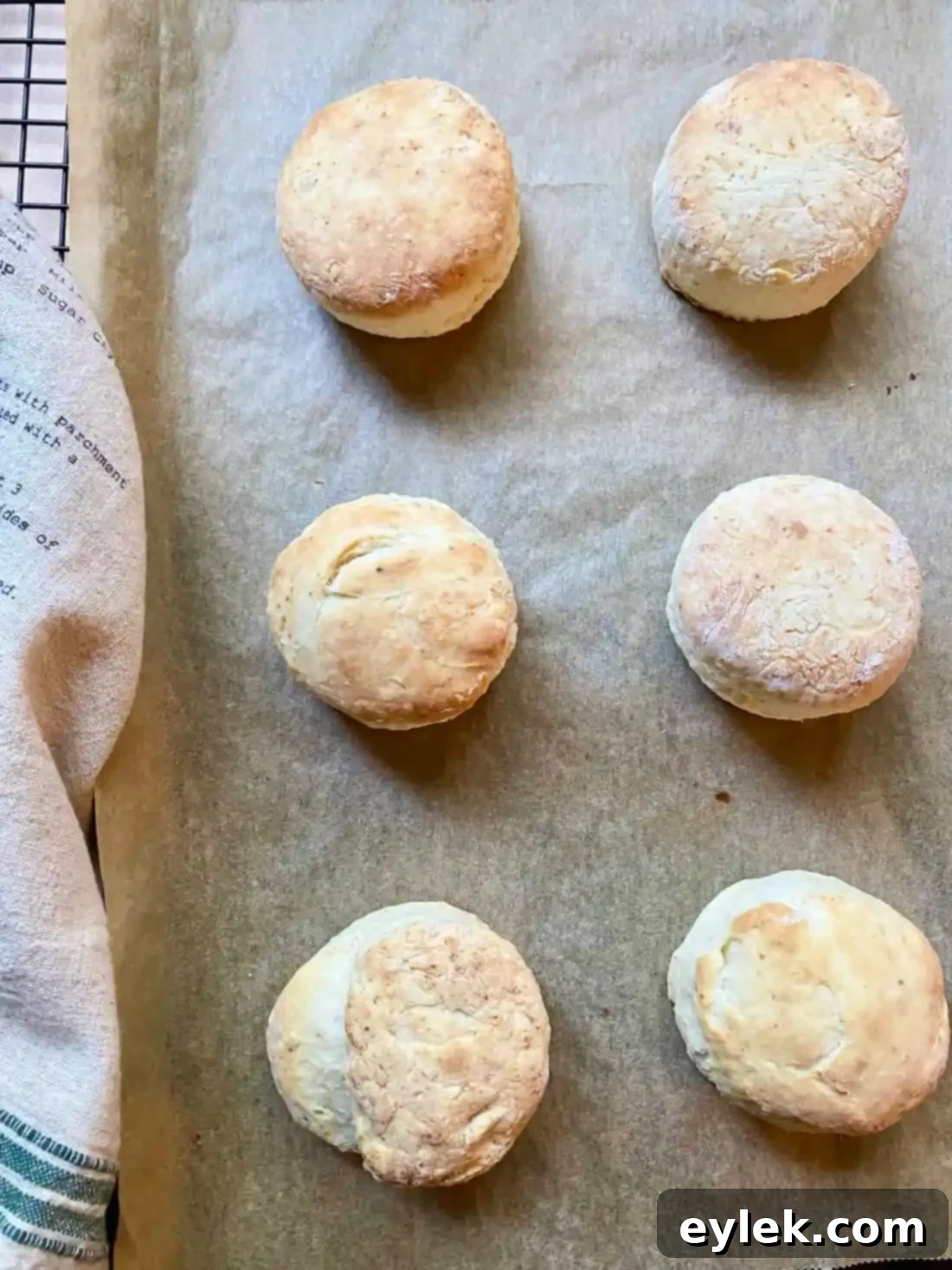 Easy Homemade Buttermilk Biscuits
