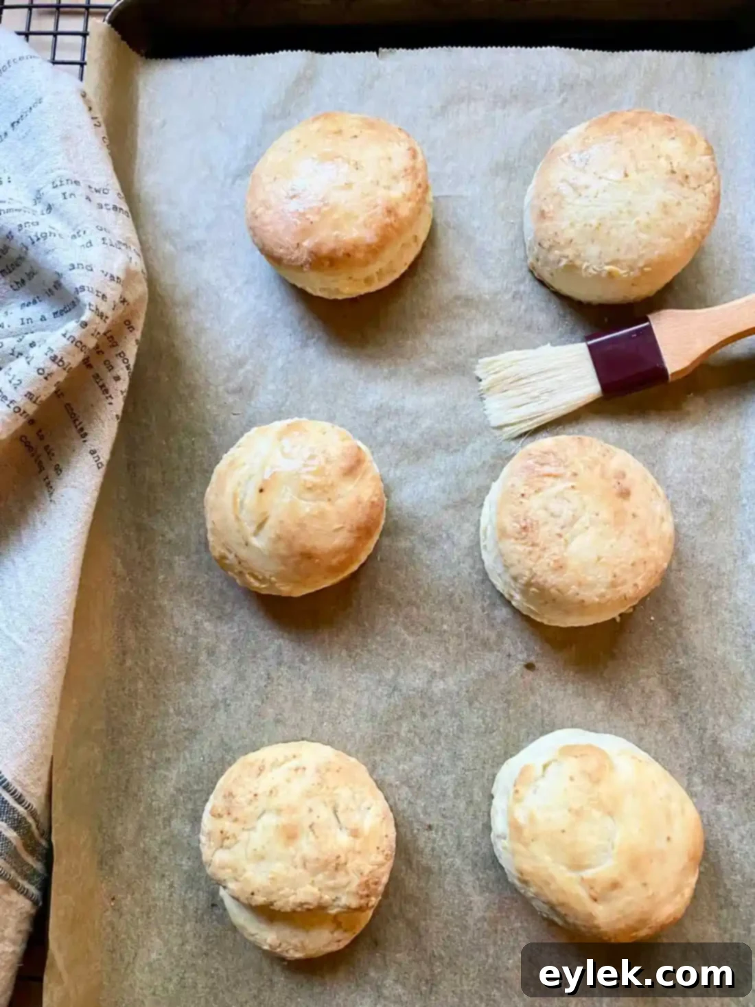 Easy Homemade Buttermilk Biscuits