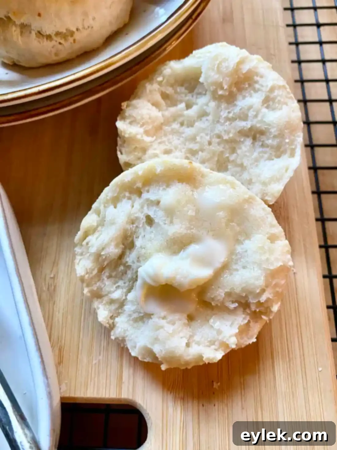 Easy Homemade Buttermilk Biscuits