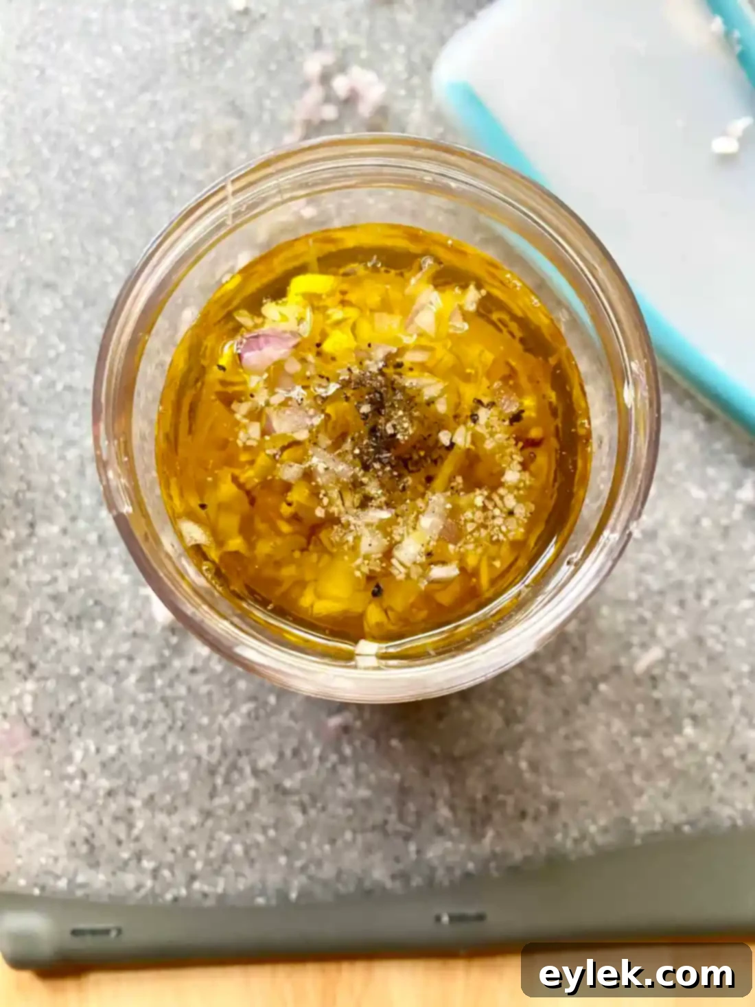 Salad dressing shaker and ingredients