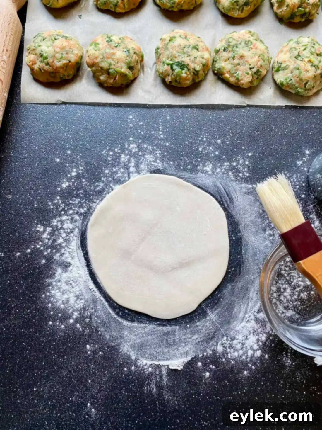 Steamed Crispy-Bottom Veggie Buns - Filling Dough