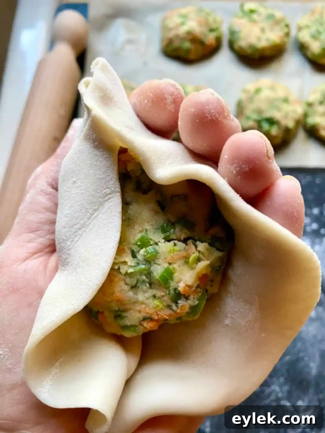 Steamed Crispy-Bottom Veggie Buns - Filling Dough Step by Step