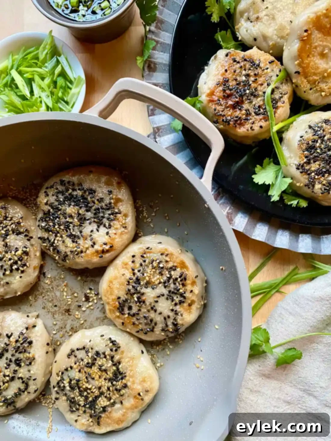 Steamed Crispy-Bottom Veggie Buns - Finished