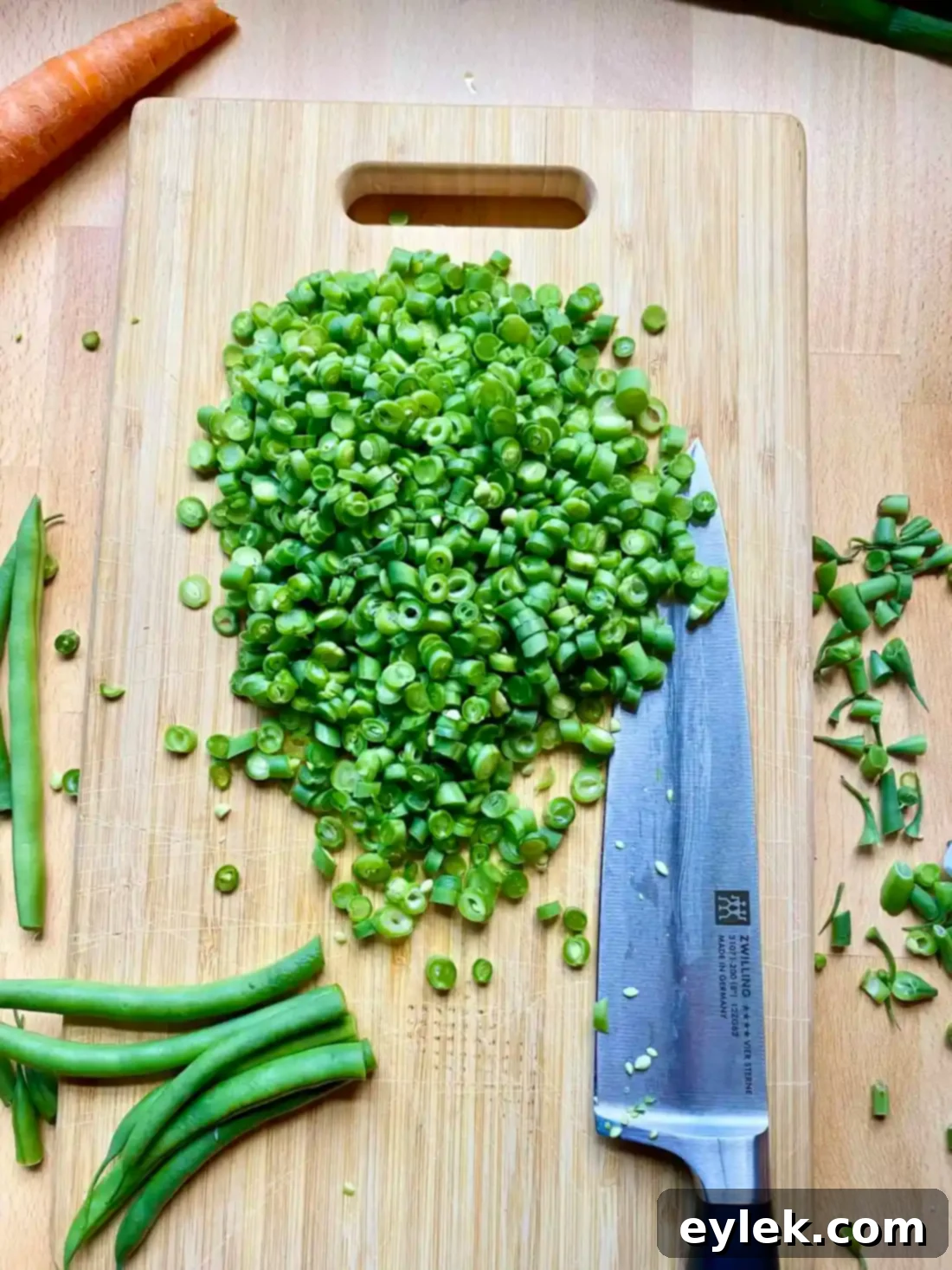Steamed Crispy-Bottom Veggie Buns - Sautéing Green Beans