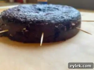 Slicing cake layers