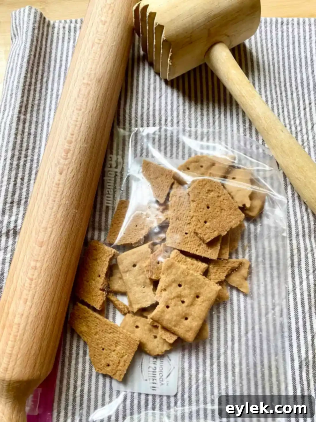 Crumbled graham crackers