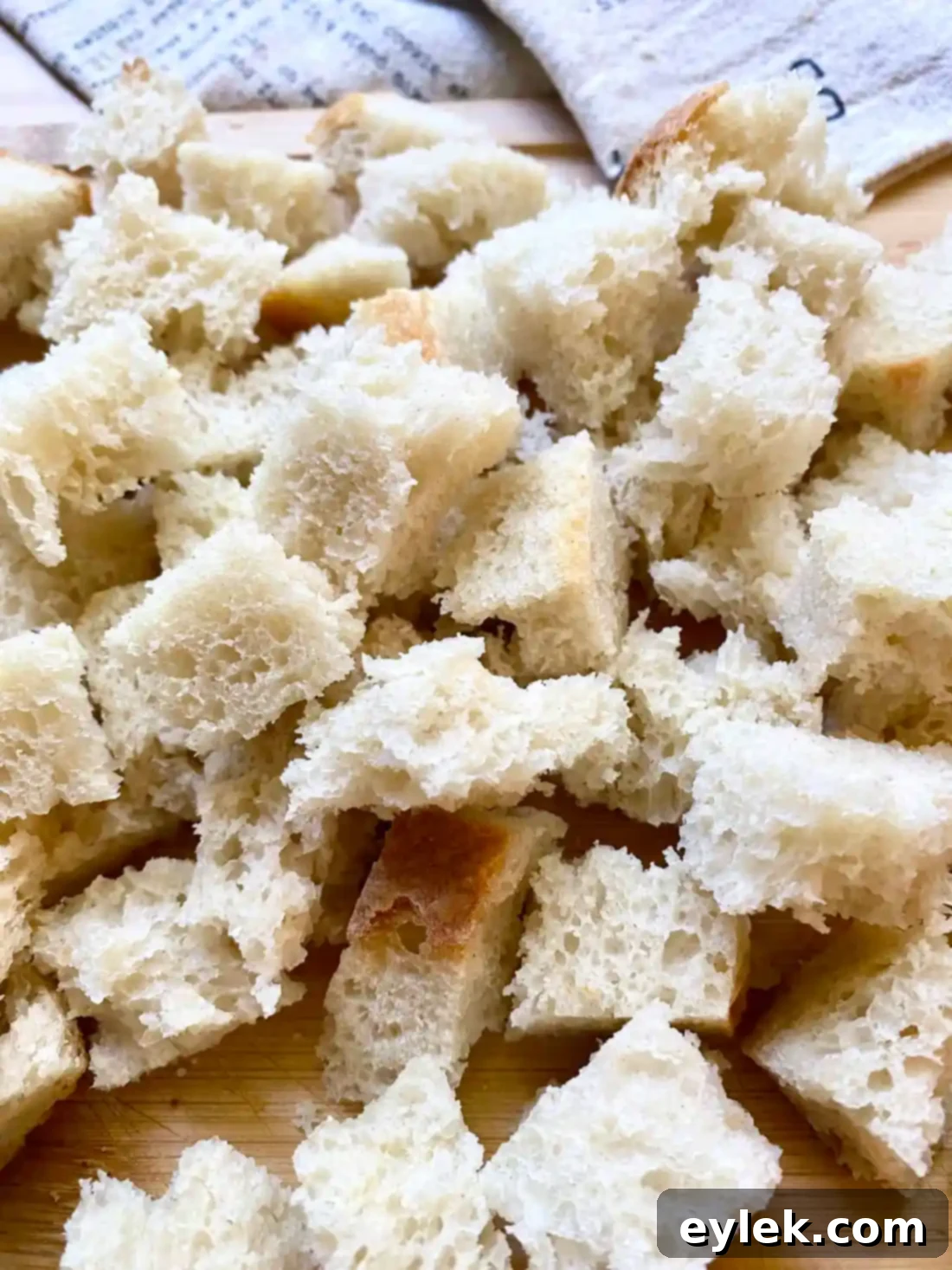 Fresh bread cubes for fresh breadcrumbs