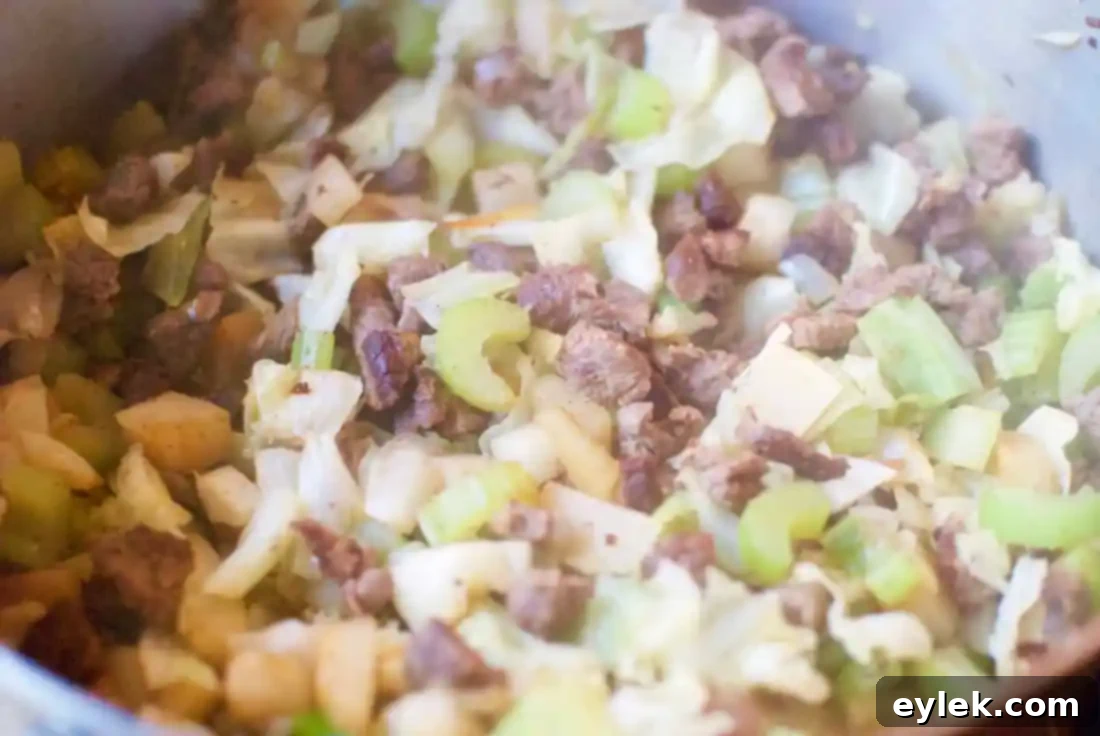 low-carb beefy vegetable soup