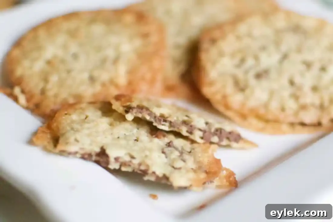 chocolate lace sandwich cookies ready for serving