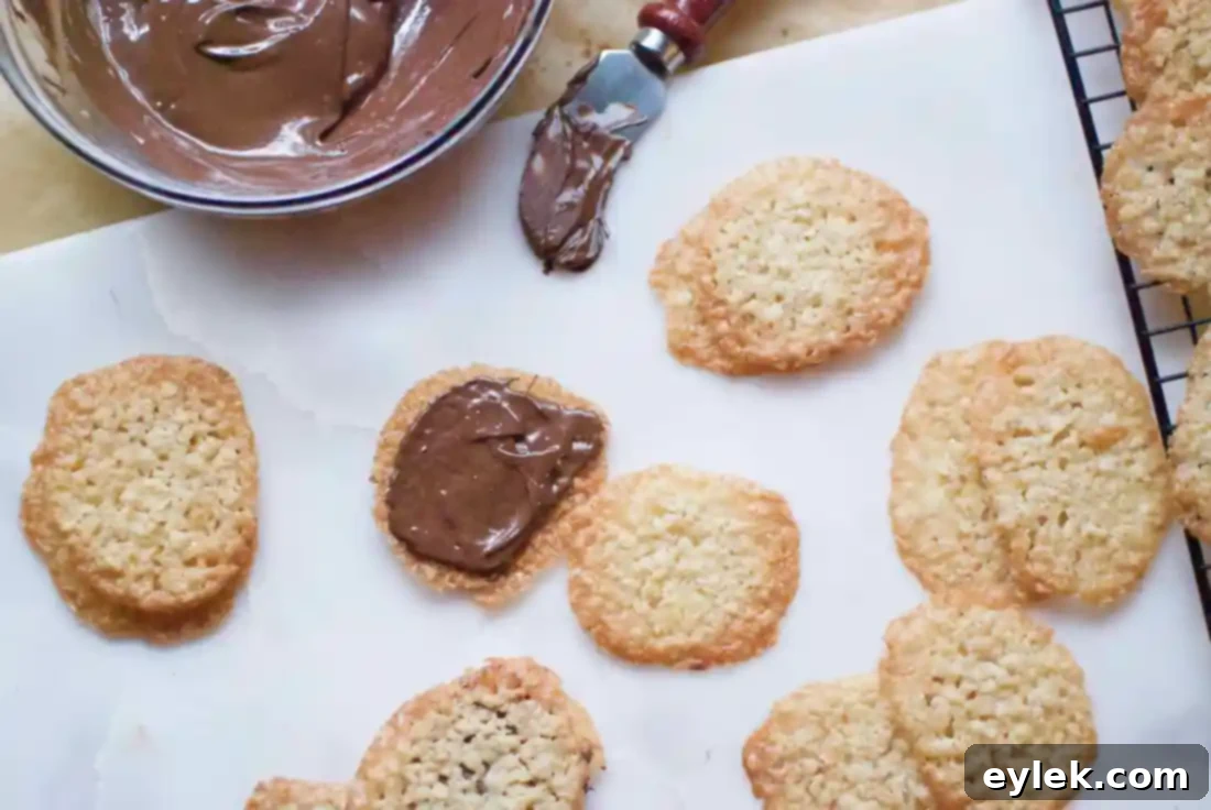 melted chocolate for filling lace cookies