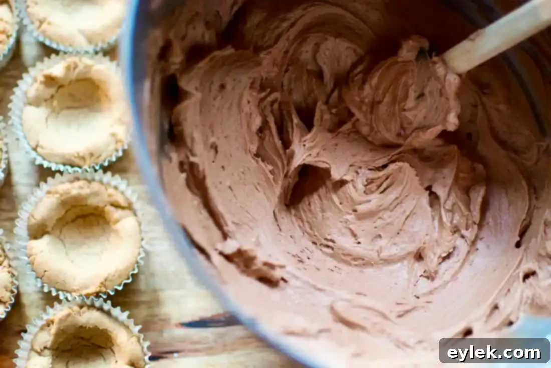 Peanut Butter & Nutella Buttercream Cups - Piped frosting