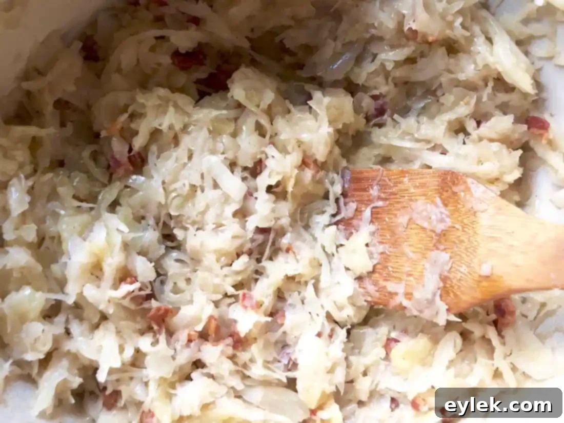 finished sauerkraut with bacon